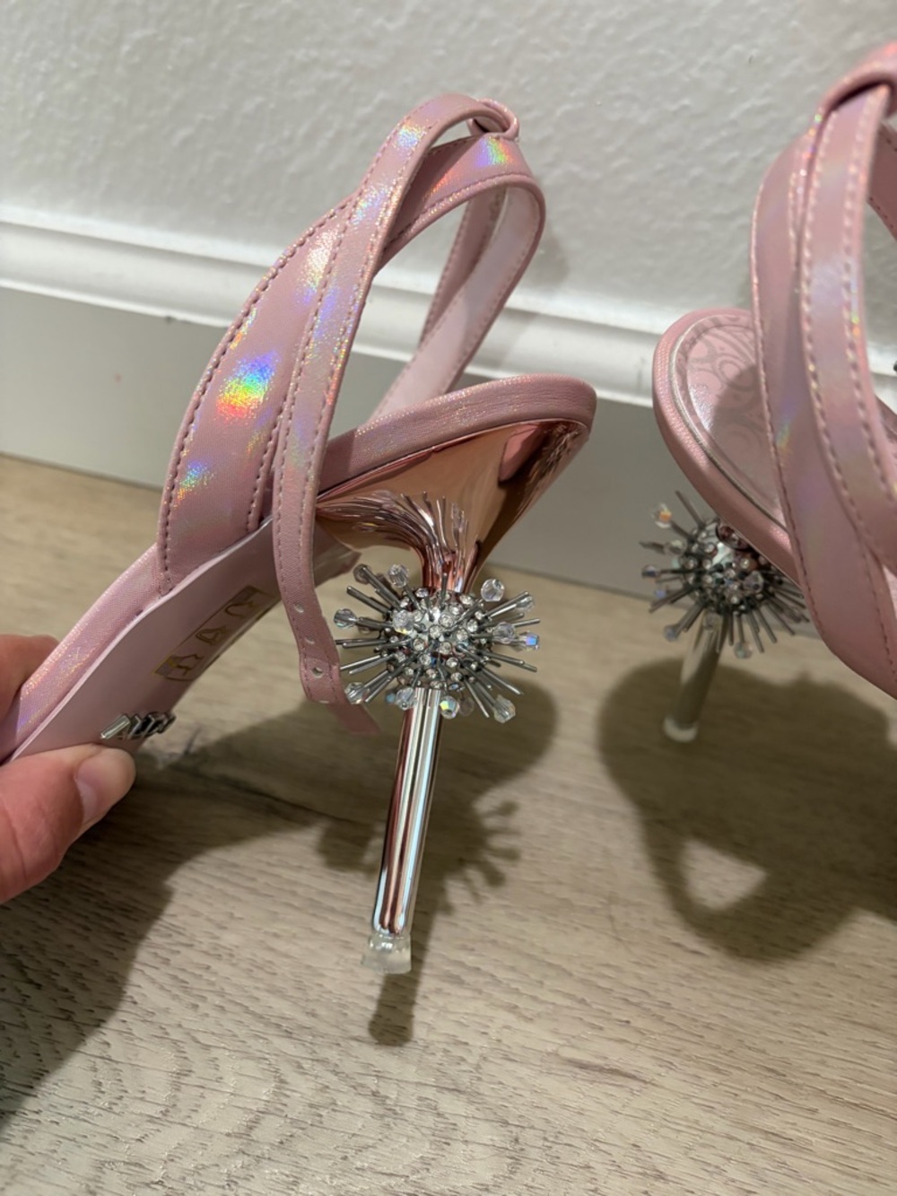 ๐ NWOT Wicked x ALDO Glinda pink magic sparkle heels - Picture 6 of 12